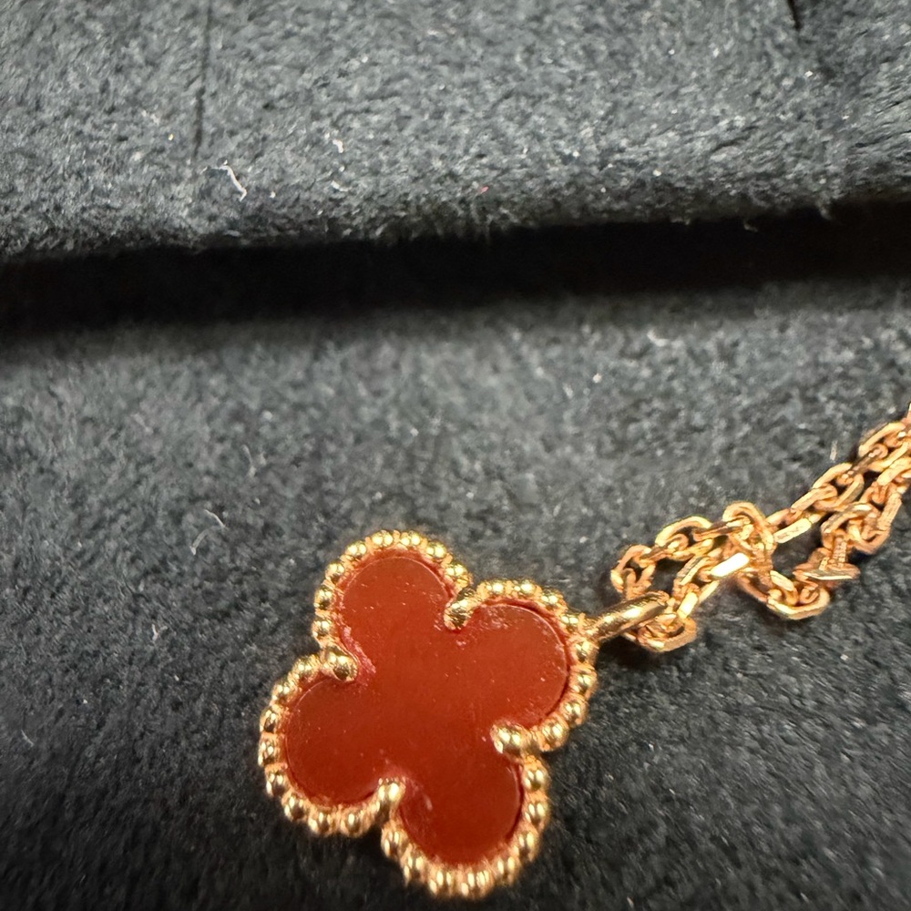 Van Cleef & Arpels Sweet Alhambra Necklace, 18K Rose Gold and Carnelian - Picture 9 of 13
